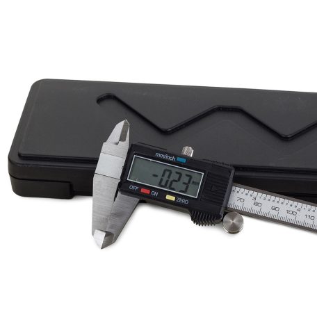Elektronikus nagy pontosságú tolómérő praktikus tartóban LCD kijelzővel - 150 mm
