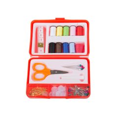 Varrókészlet praktikus piros tartóban