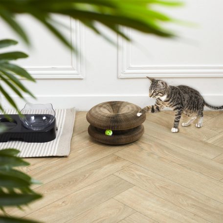 Macskakaparó labdával - interaktív macskajáték