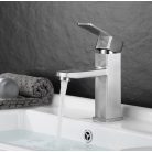 Egykaros ezüst színű mosdó csaptelep