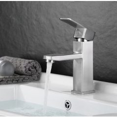 Egykaros ezüst színű mosdó csaptelep