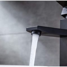 Egykaros magasított fekete színű mosdó csaptelep